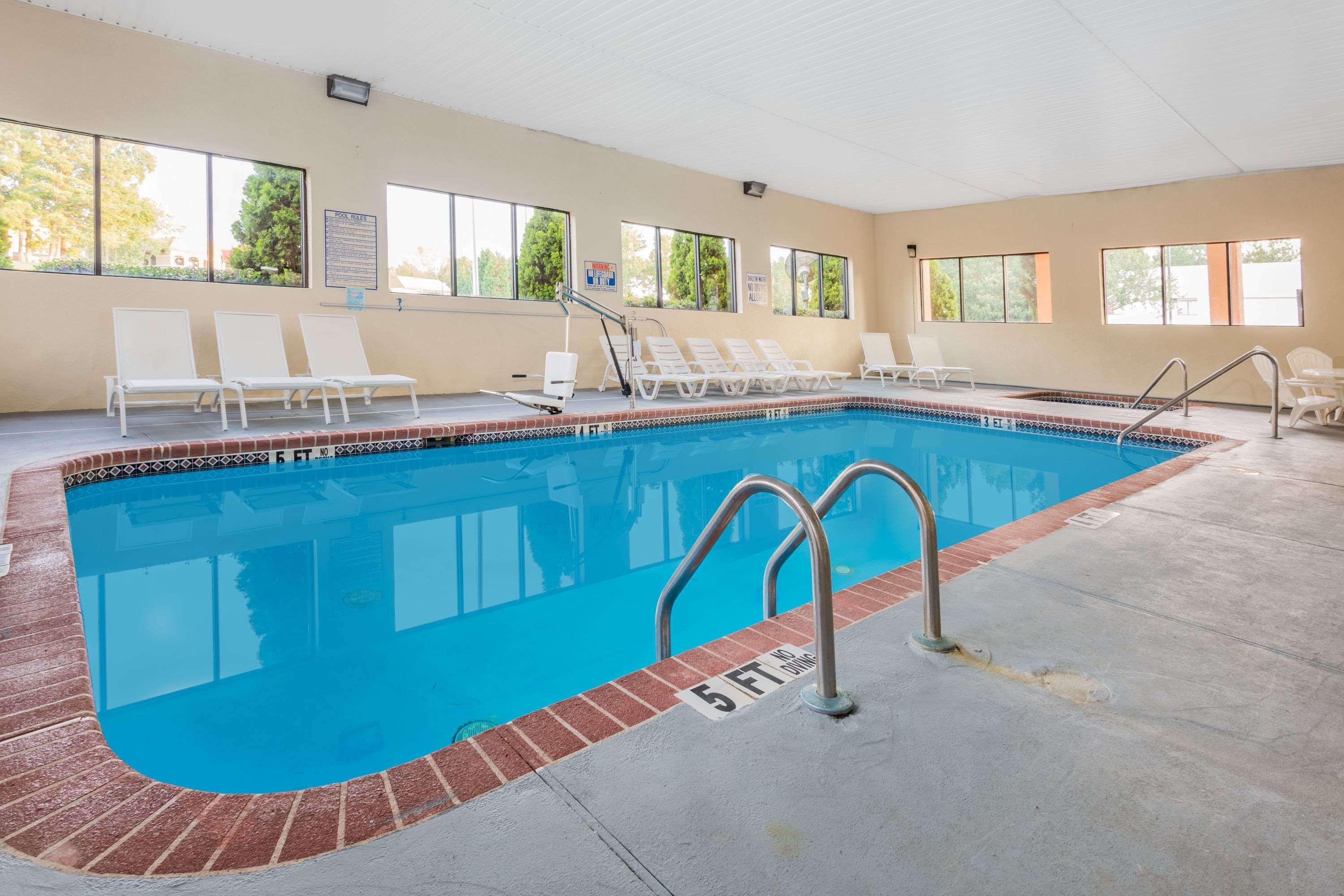 Days Inn & Suites By Wyndham Peachtree Corners נורקרוס מראה חיצוני תמונה