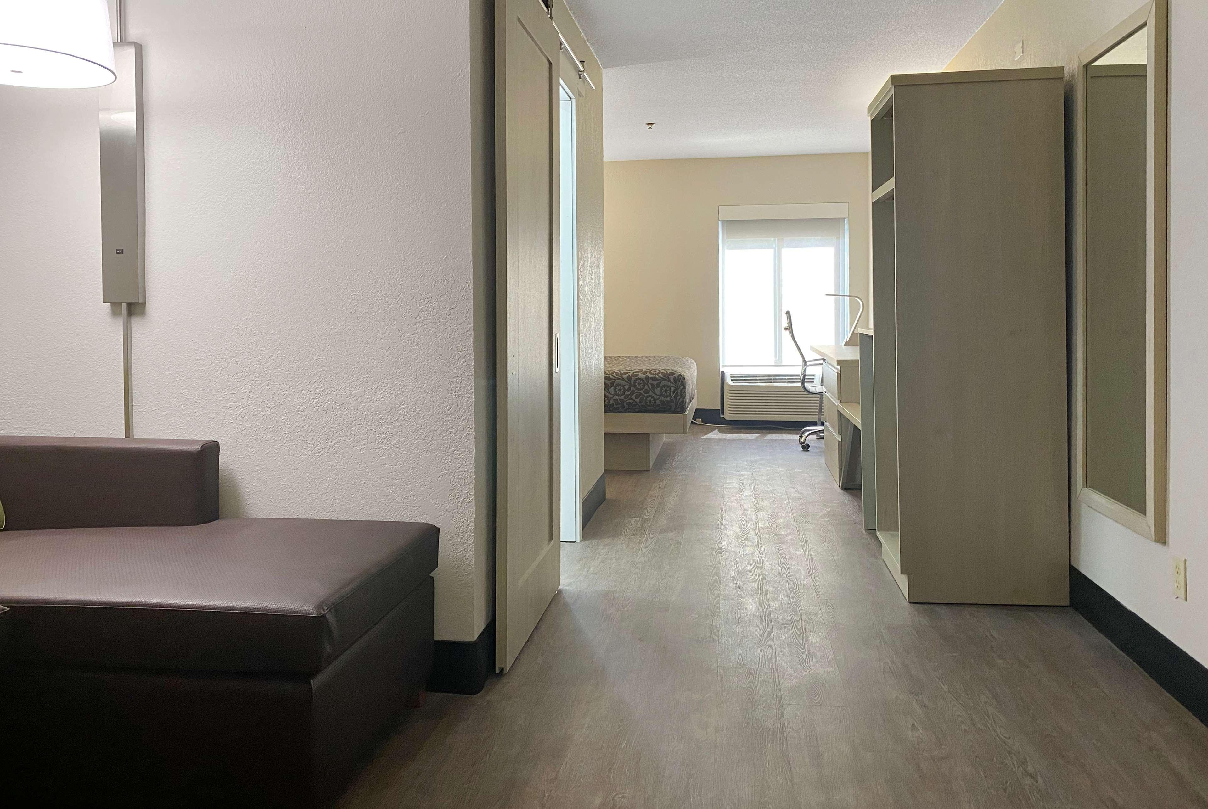 Days Inn & Suites By Wyndham Peachtree Corners נורקרוס מראה חיצוני תמונה