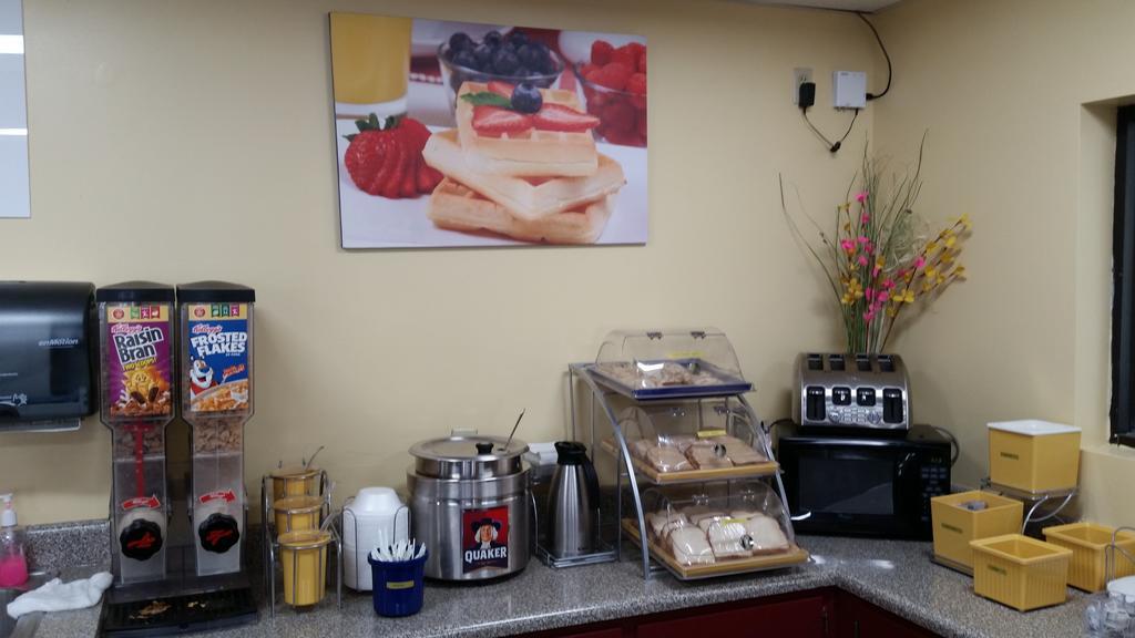 Days Inn & Suites By Wyndham Peachtree Corners נורקרוס מראה חיצוני תמונה