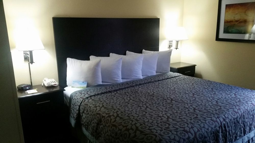 Days Inn & Suites By Wyndham Peachtree Corners נורקרוס מראה חיצוני תמונה