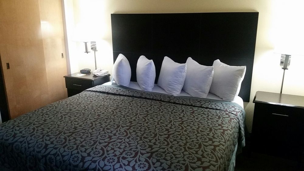 Days Inn & Suites By Wyndham Peachtree Corners נורקרוס מראה חיצוני תמונה