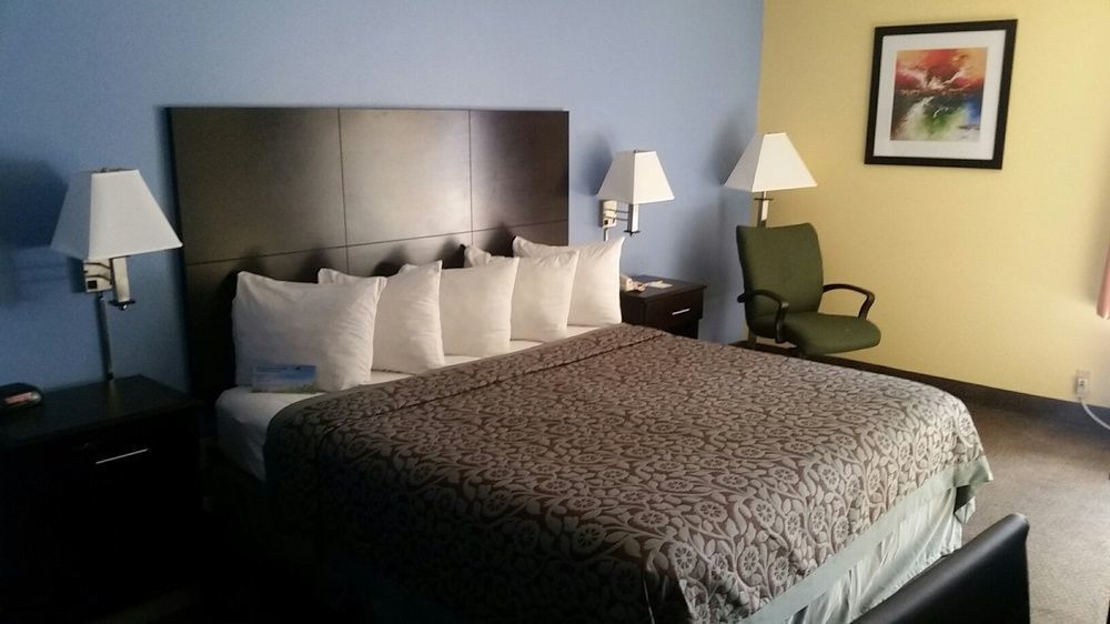 Days Inn & Suites By Wyndham Peachtree Corners נורקרוס מראה חיצוני תמונה