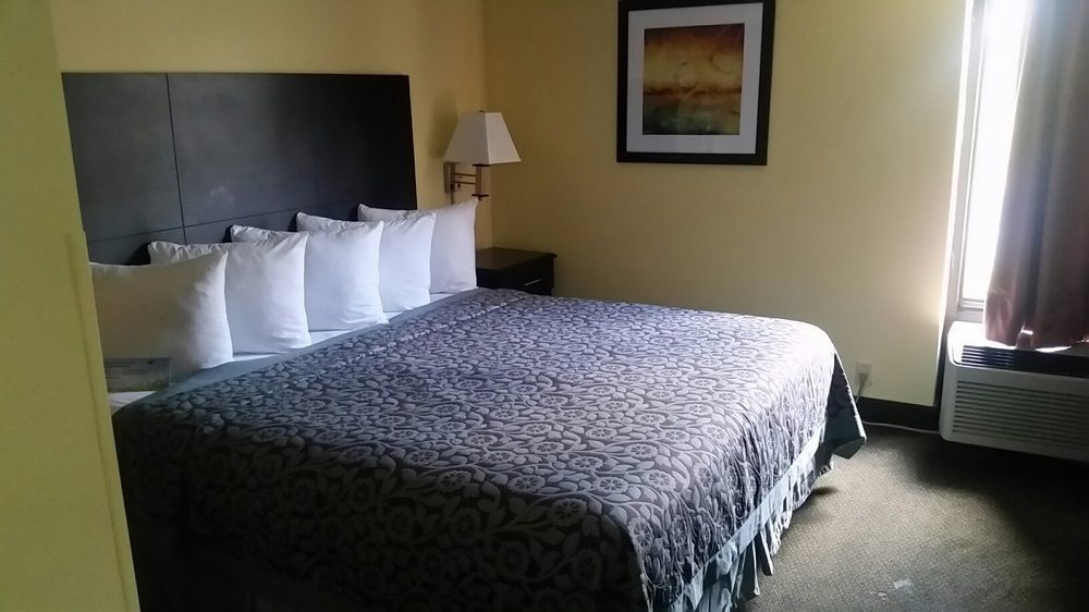 Days Inn & Suites By Wyndham Peachtree Corners נורקרוס מראה חיצוני תמונה