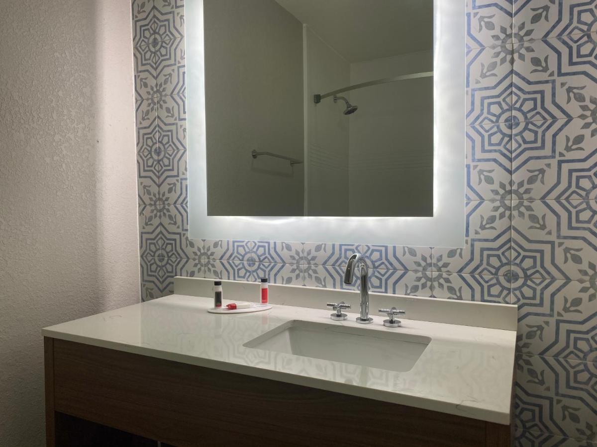 Days Inn & Suites By Wyndham Peachtree Corners נורקרוס מראה חיצוני תמונה